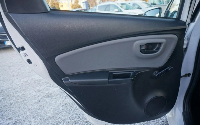 Toyota Yaris cena 45700 przebieg: 171574, rok produkcji 2018 z Grodków małe 562